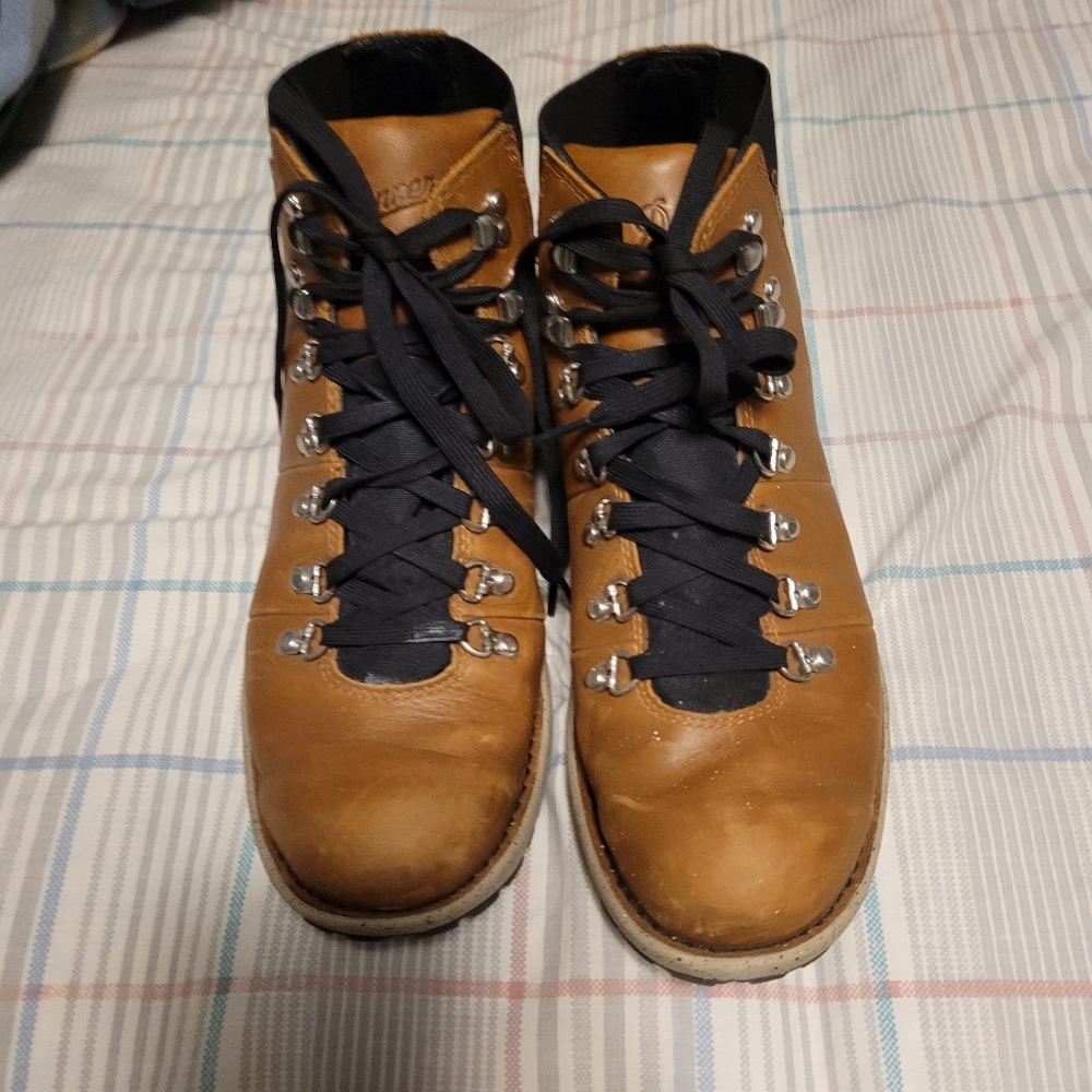 Danner men's Vertigo 917 Boot size 9